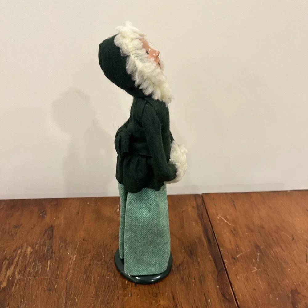 1989 BYERS CHOICE CHRISTMAS CAROLER Woman Green Herringbone Dress, Fleece Muff